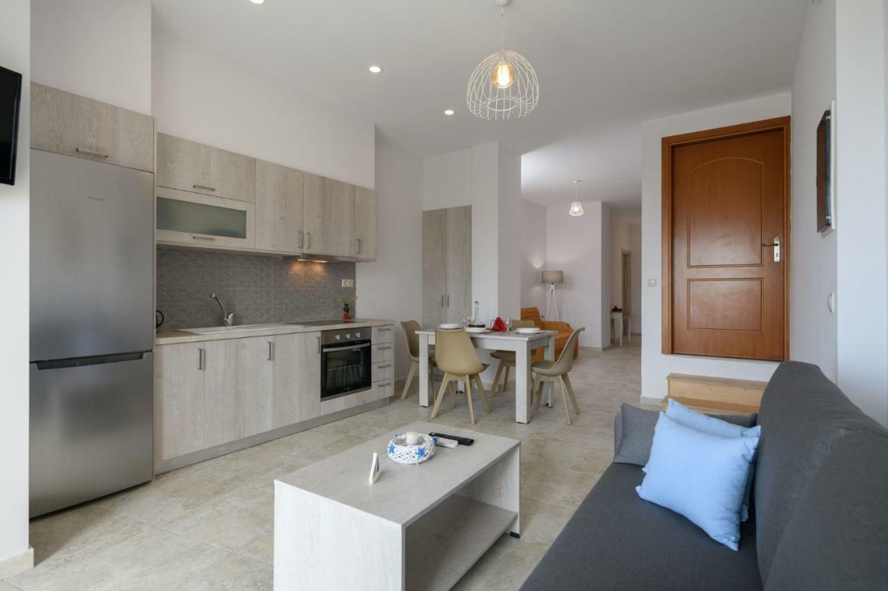 Coral Sea Apartment Kokkinos Pirgos Exteriör bild