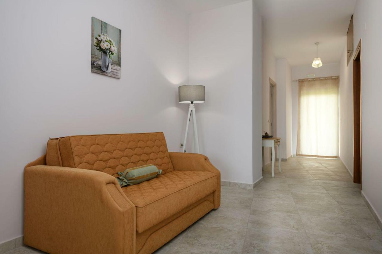 Coral Sea Apartment Kokkinos Pirgos Exteriör bild