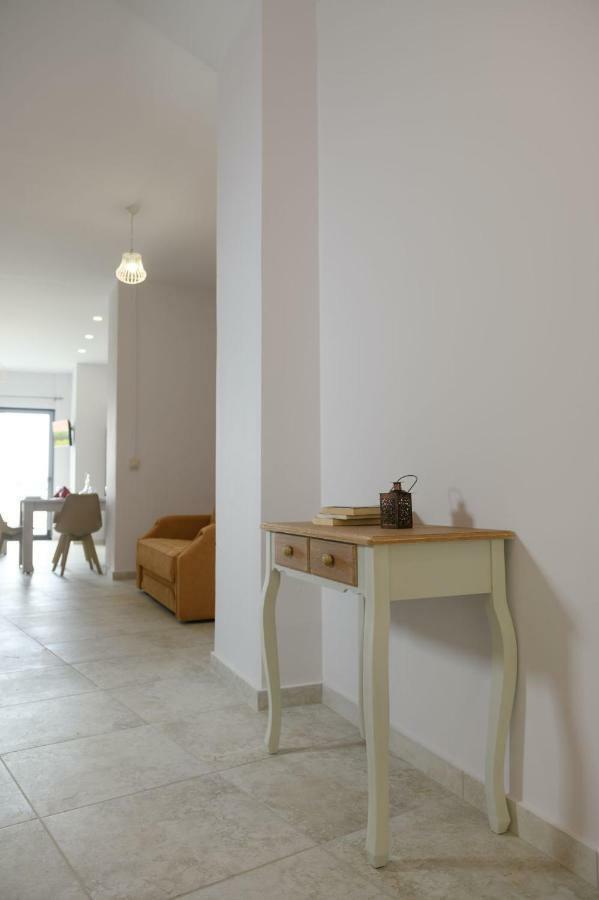 Coral Sea Apartment Kokkinos Pirgos Exteriör bild
