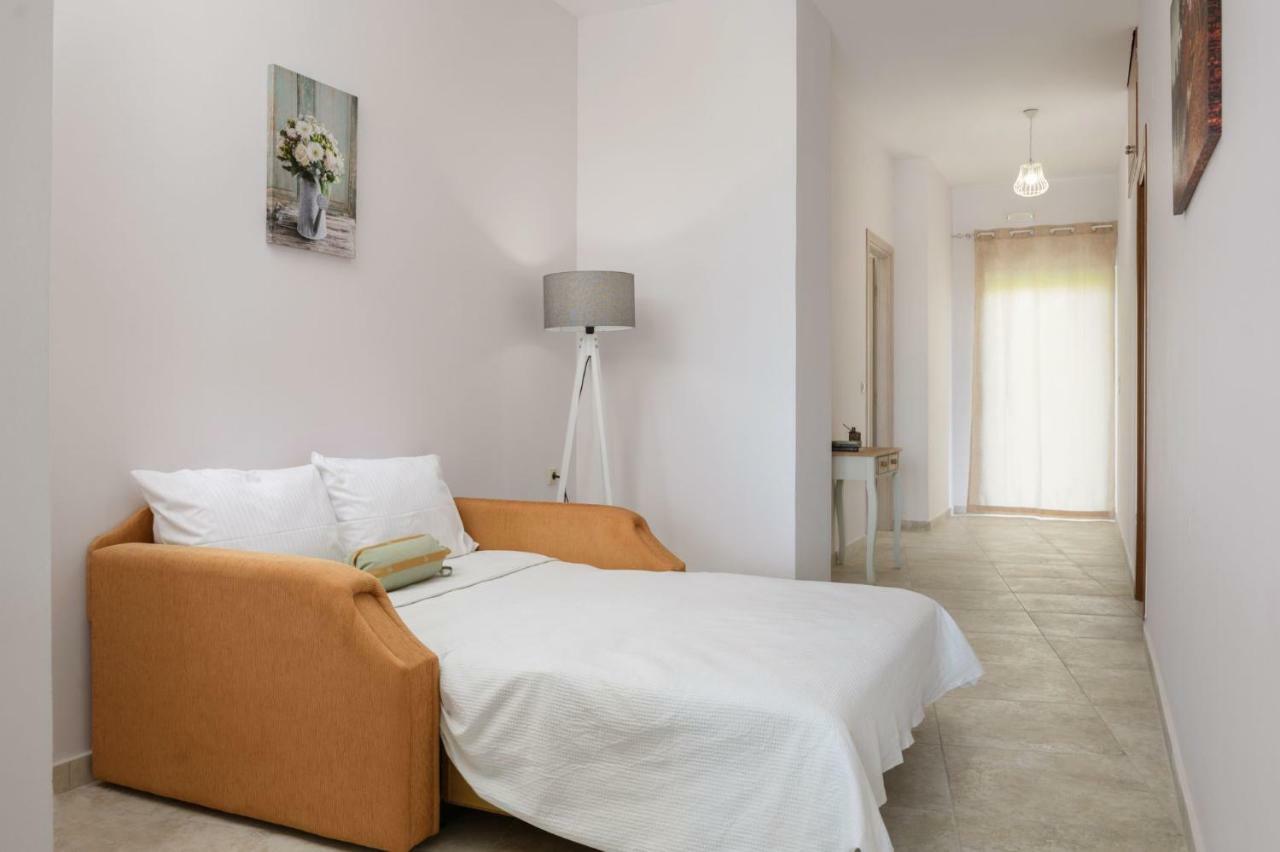 Coral Sea Apartment Kokkinos Pirgos Exteriör bild